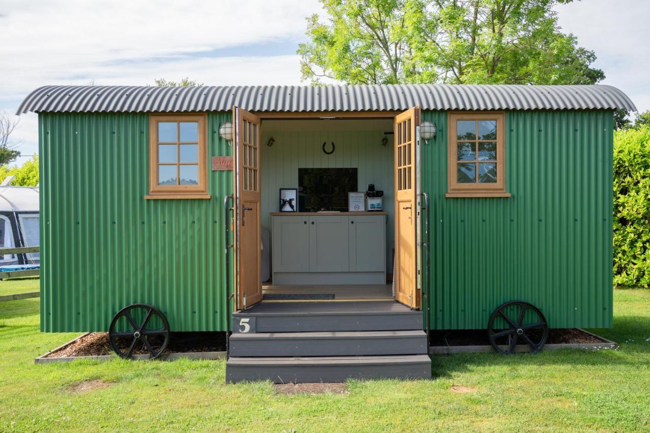 Hotel Glamping At South Lytchett Manor à Poole Extérieur photo