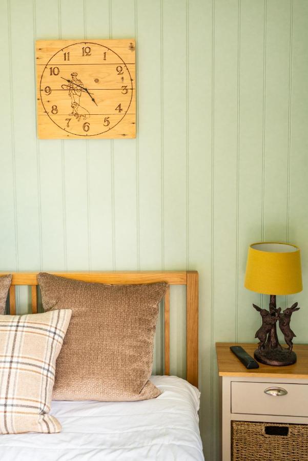 Hotel Glamping At South Lytchett Manor à Poole Extérieur photo