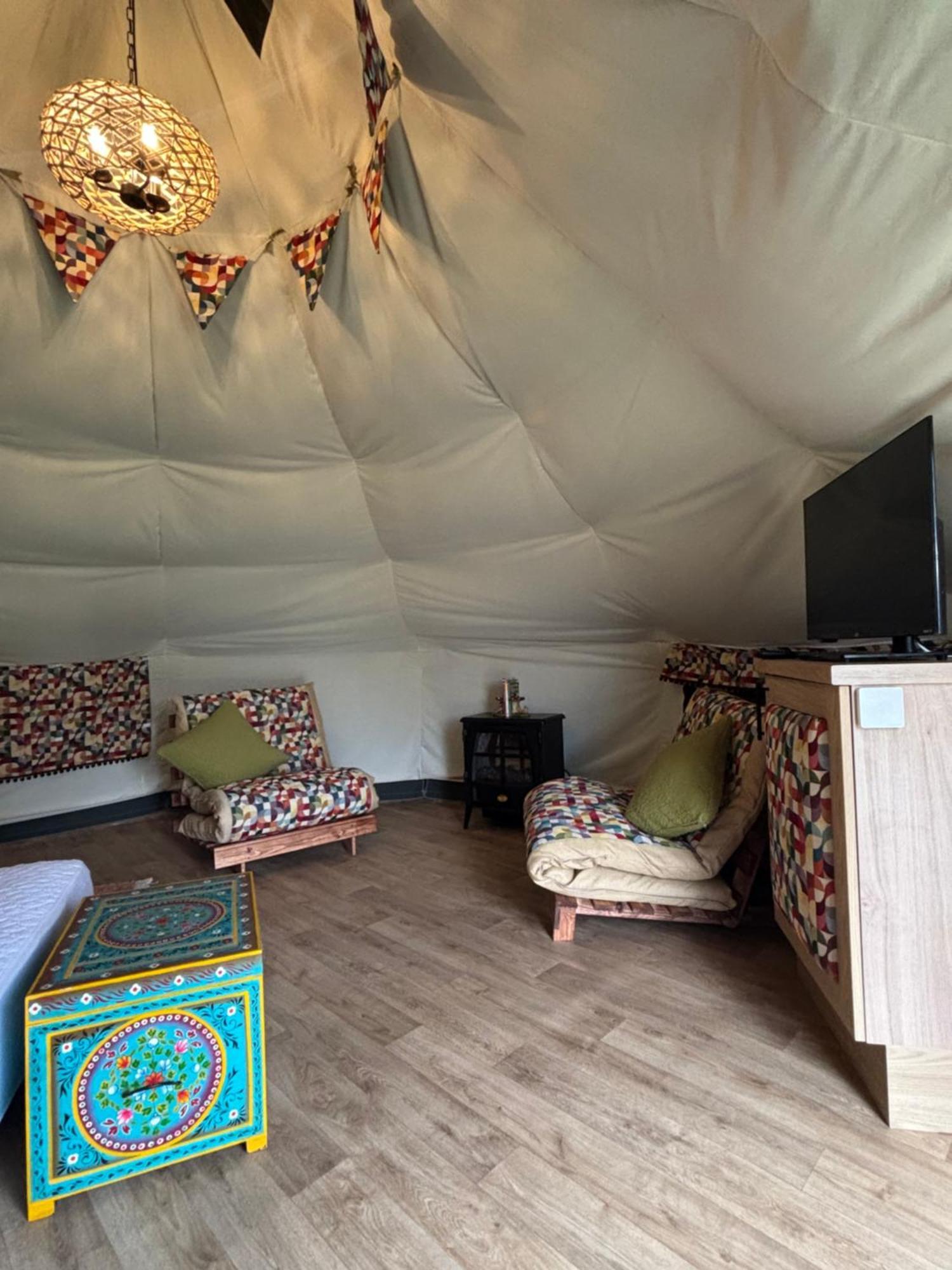 Hotel Glamping At South Lytchett Manor à Poole Extérieur photo